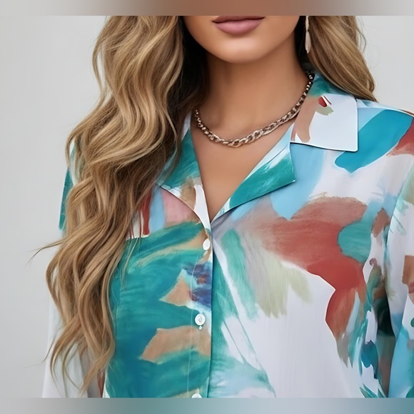 Graphic Patterned Button-Down Blouse - Picture 2 of 6